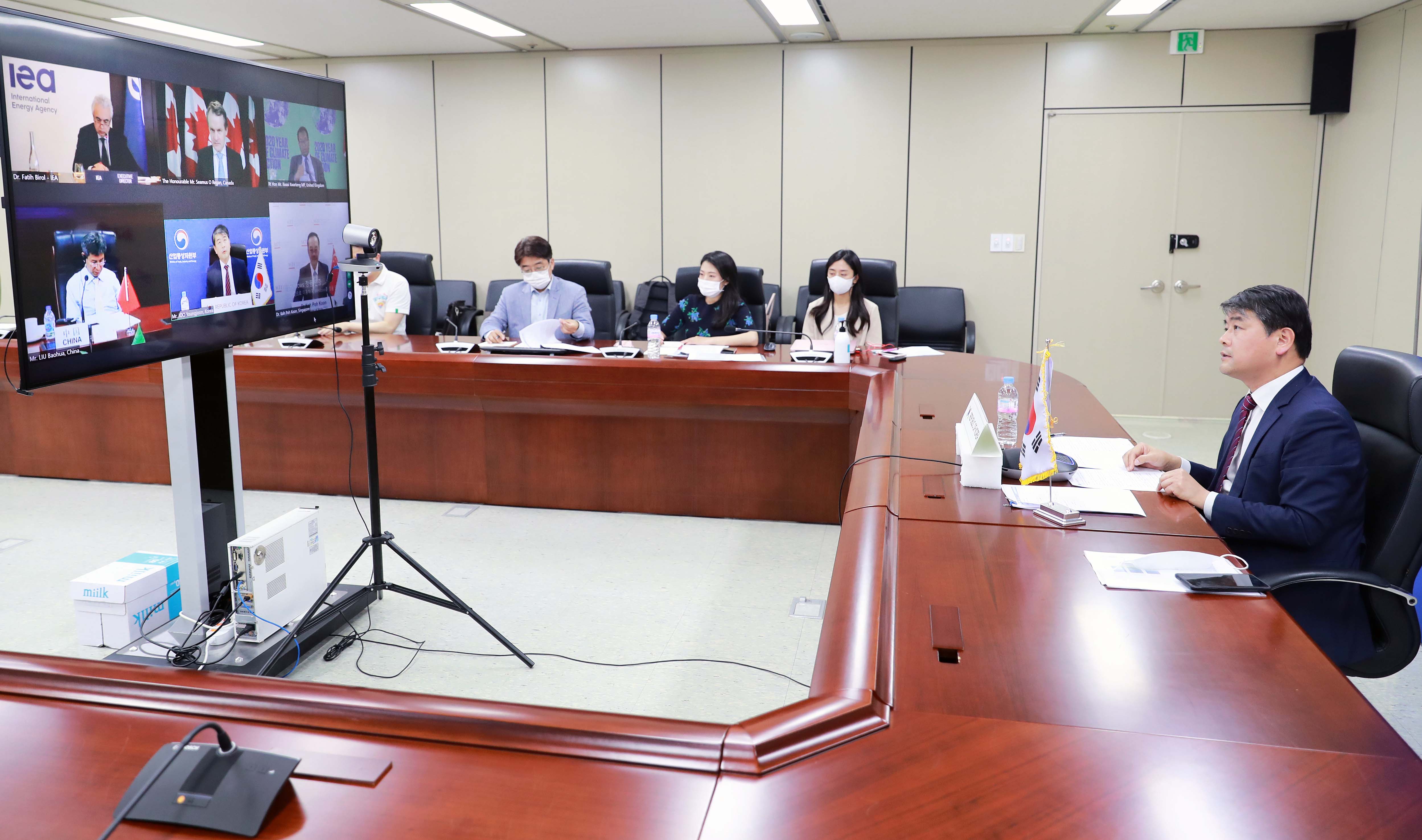 국제에너지기구(IEA) 장관급 라운드테이블 영상회의 1