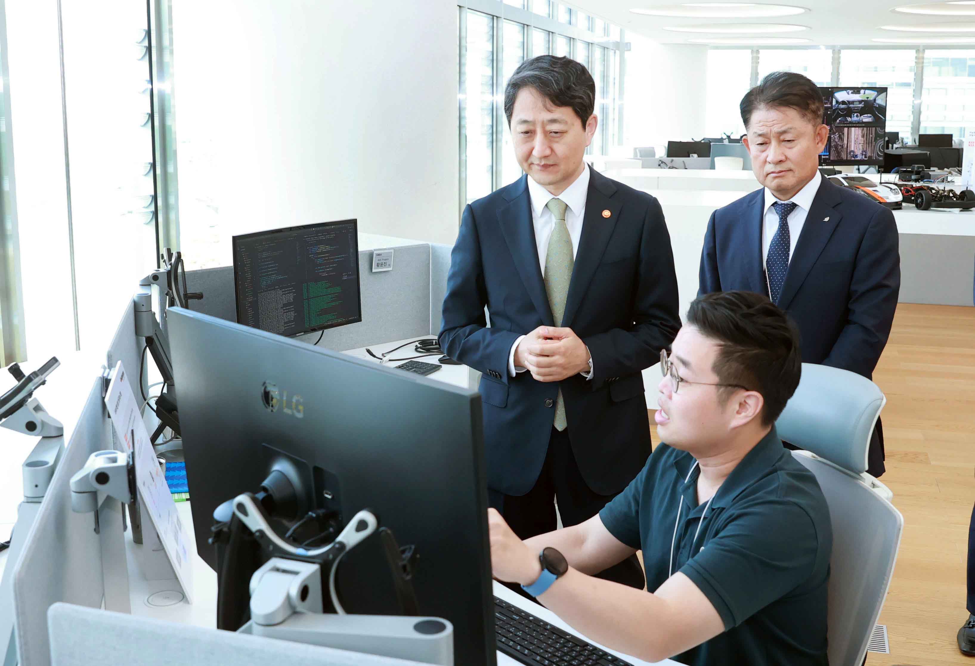제3차 산업디지털전환위원회 개최 5