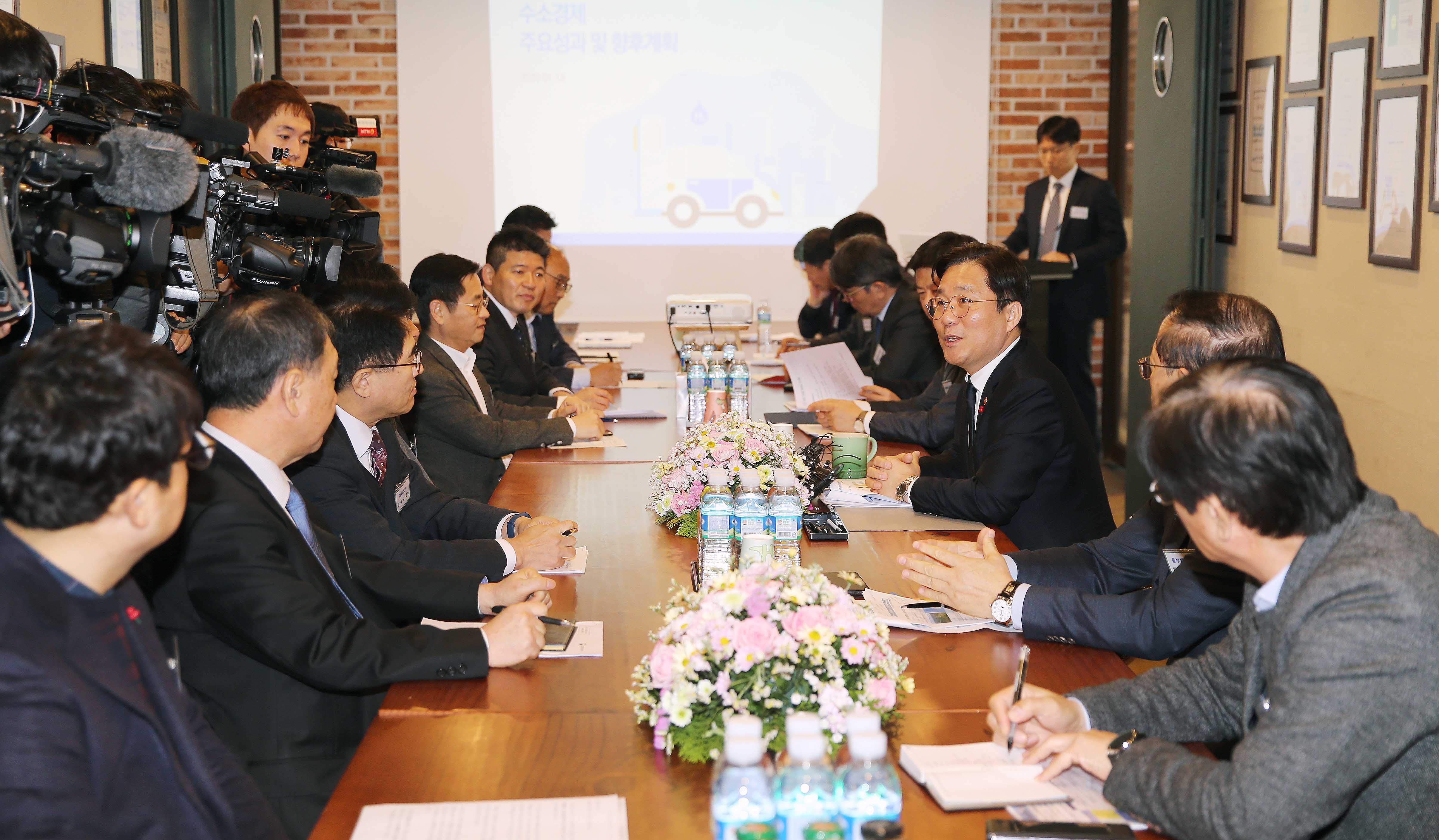 수소경제 추진 1주년 성과 관련 간담회 3