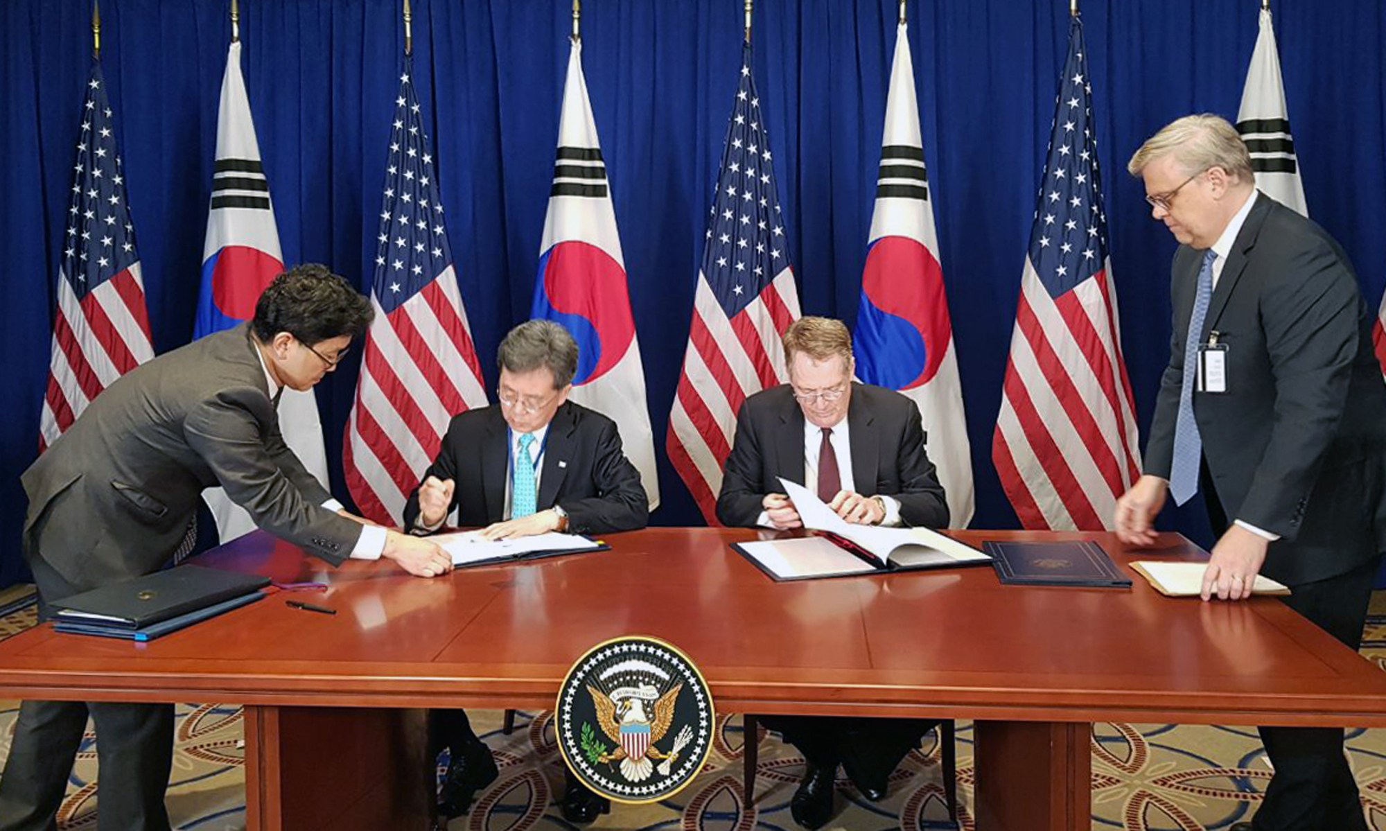 한-미 FTA 개정협상 결과문서 서명 3