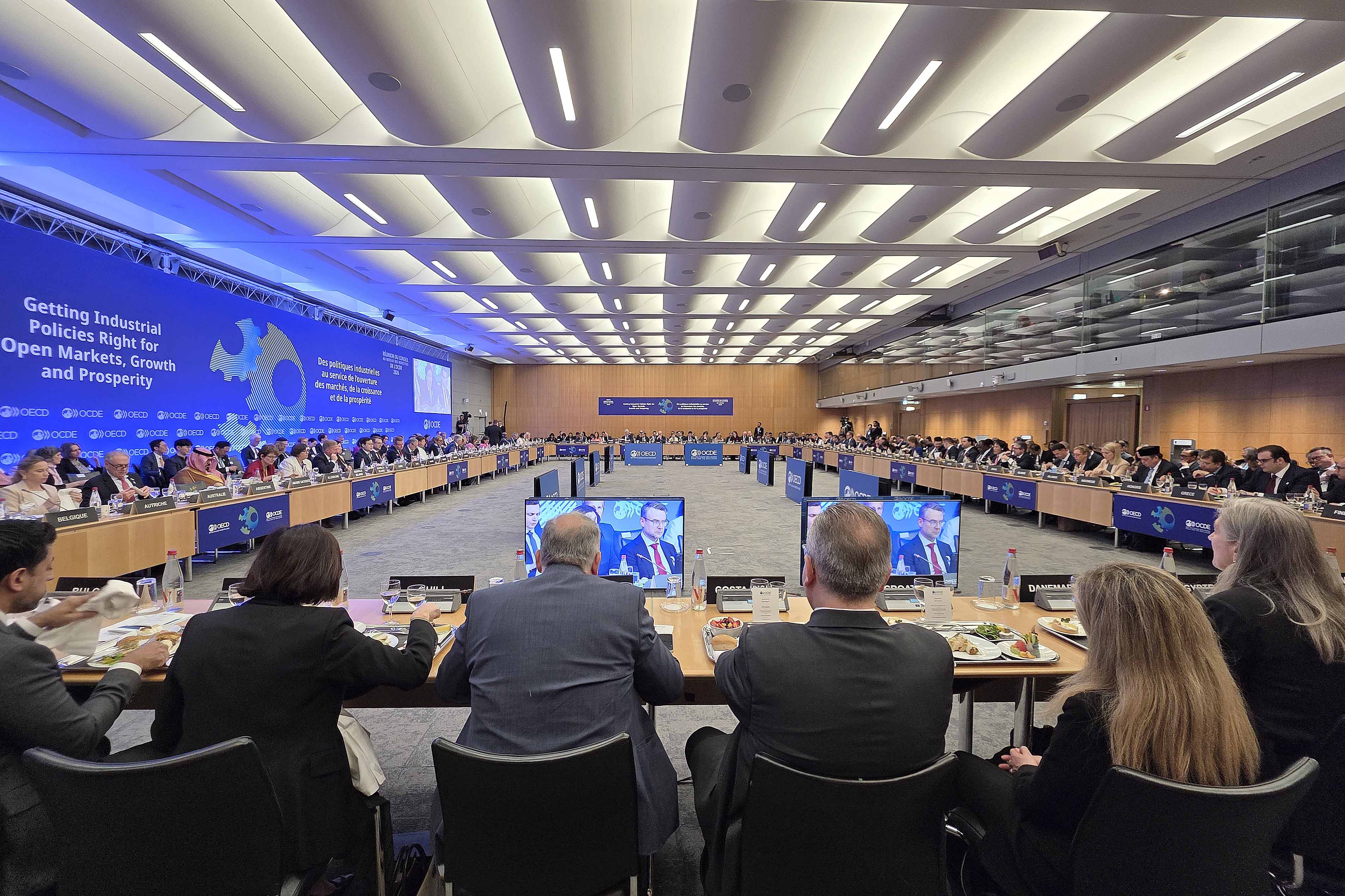 OECD 각료이사회 세션 1-산업정책의 목표와 영향 간 균형 회의 3