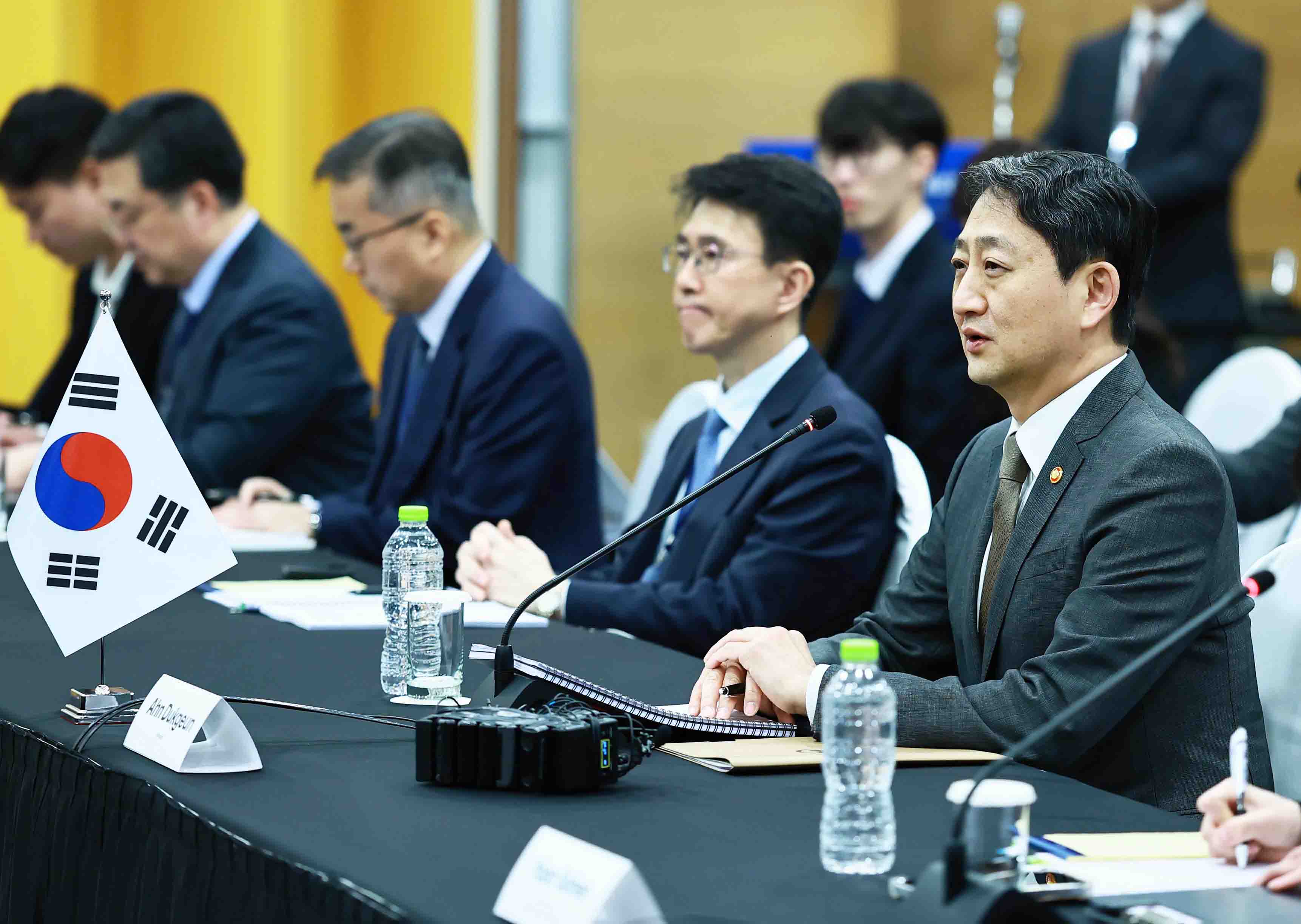 일본 경제산업성 대신 면담 3