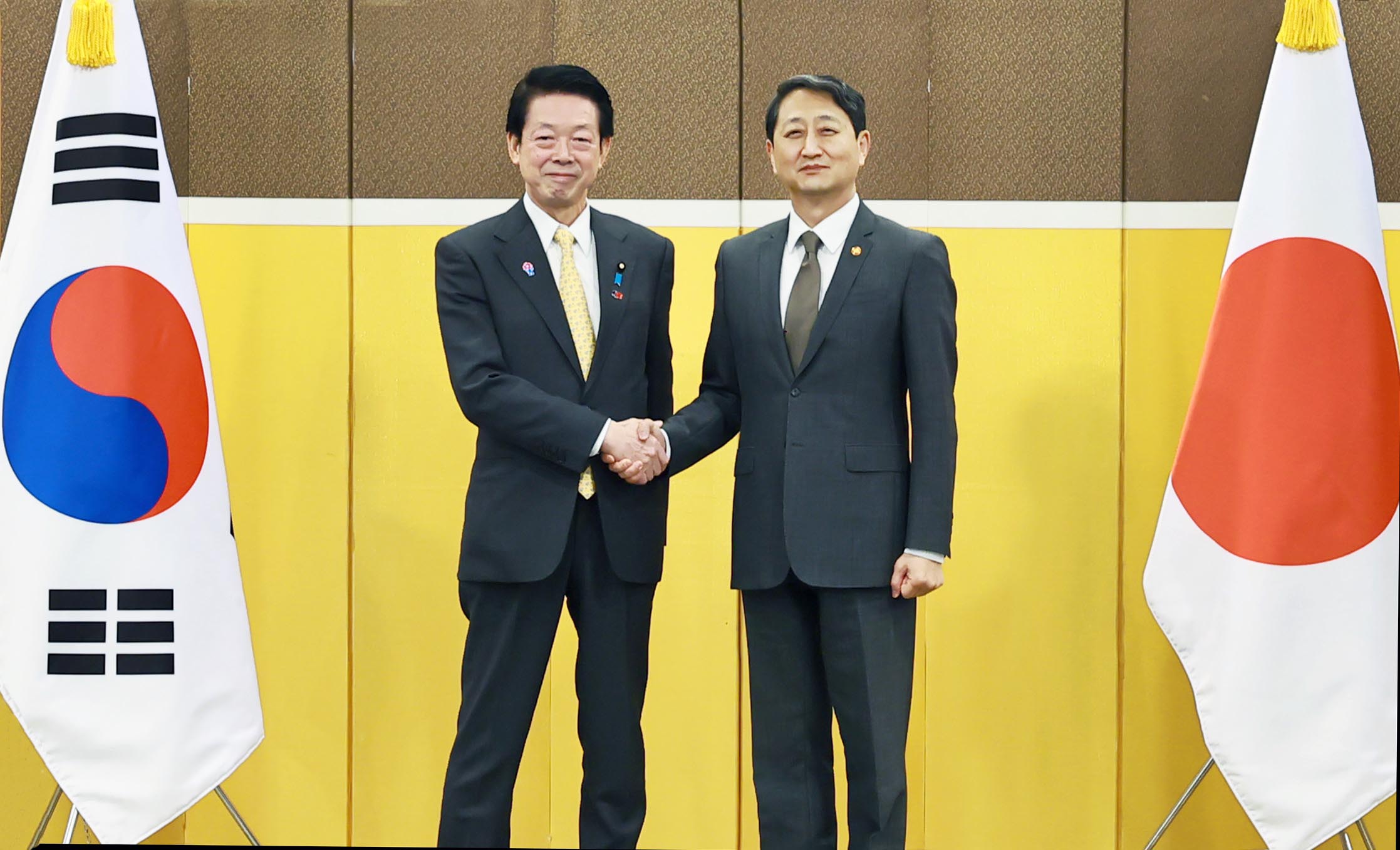 일본 경제산업성 대신 면담 1