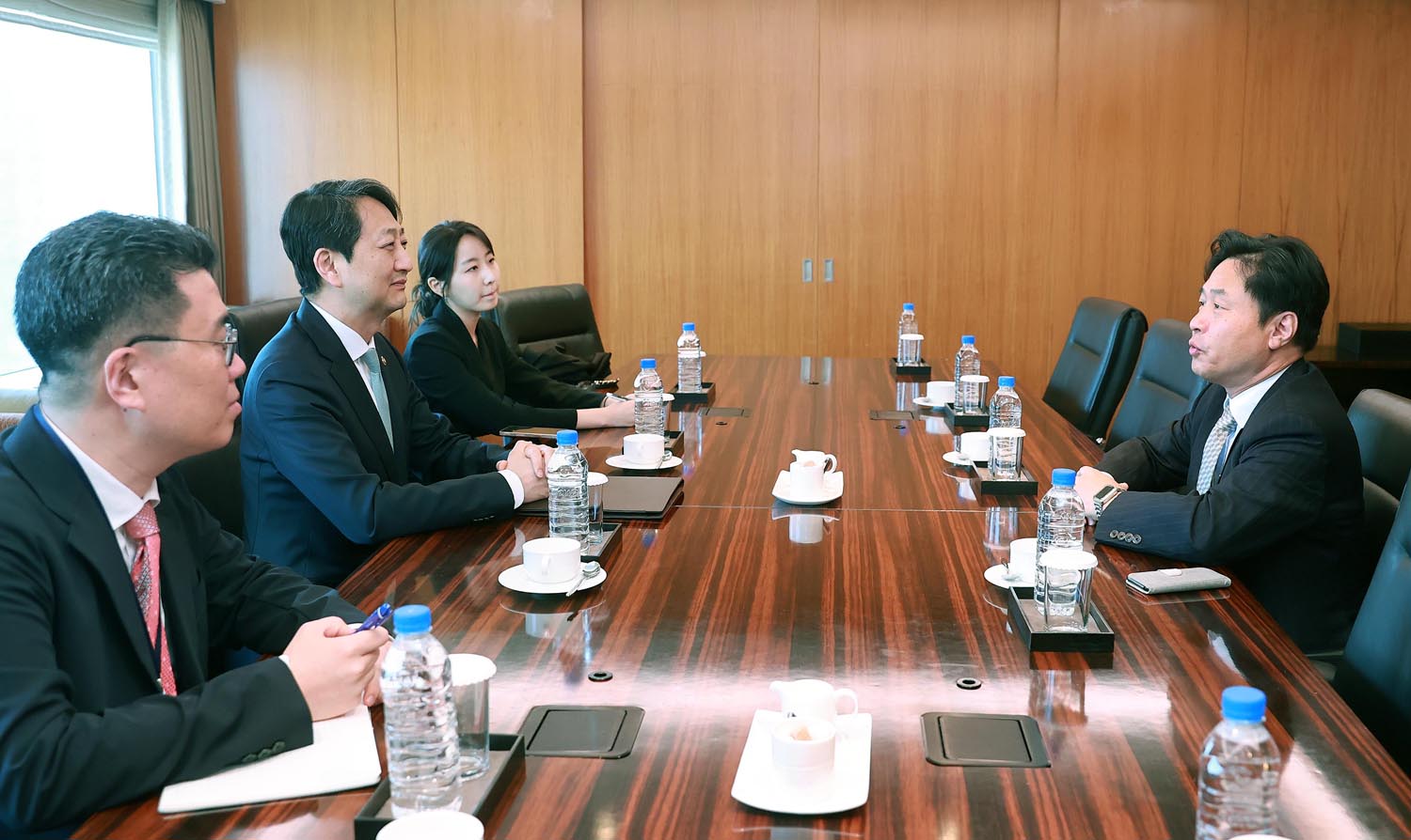 일본 경제산업성 경제산업심의관 면담 4