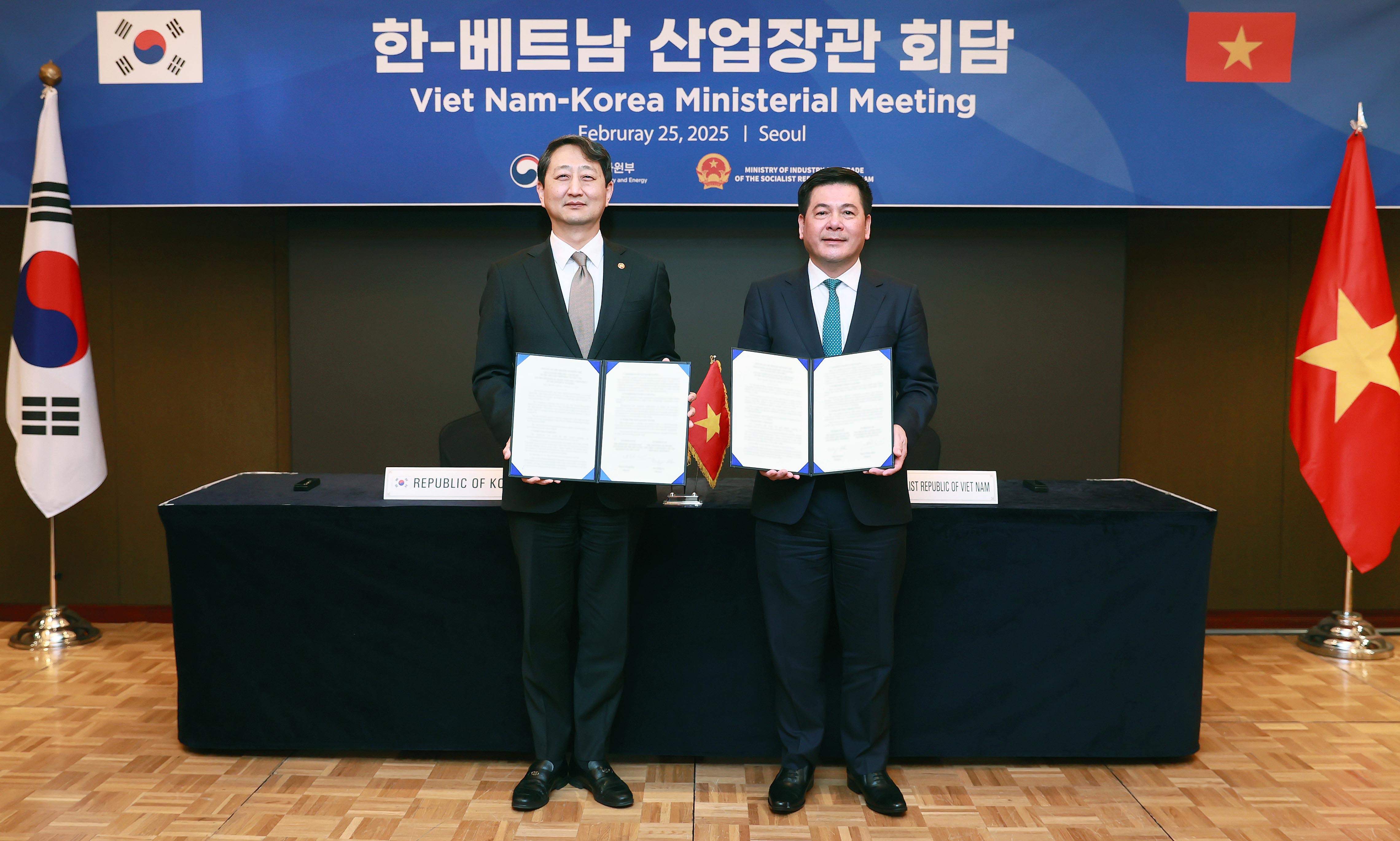 한-베트남 산업부 장관 양자회담 회의록 서명식 1