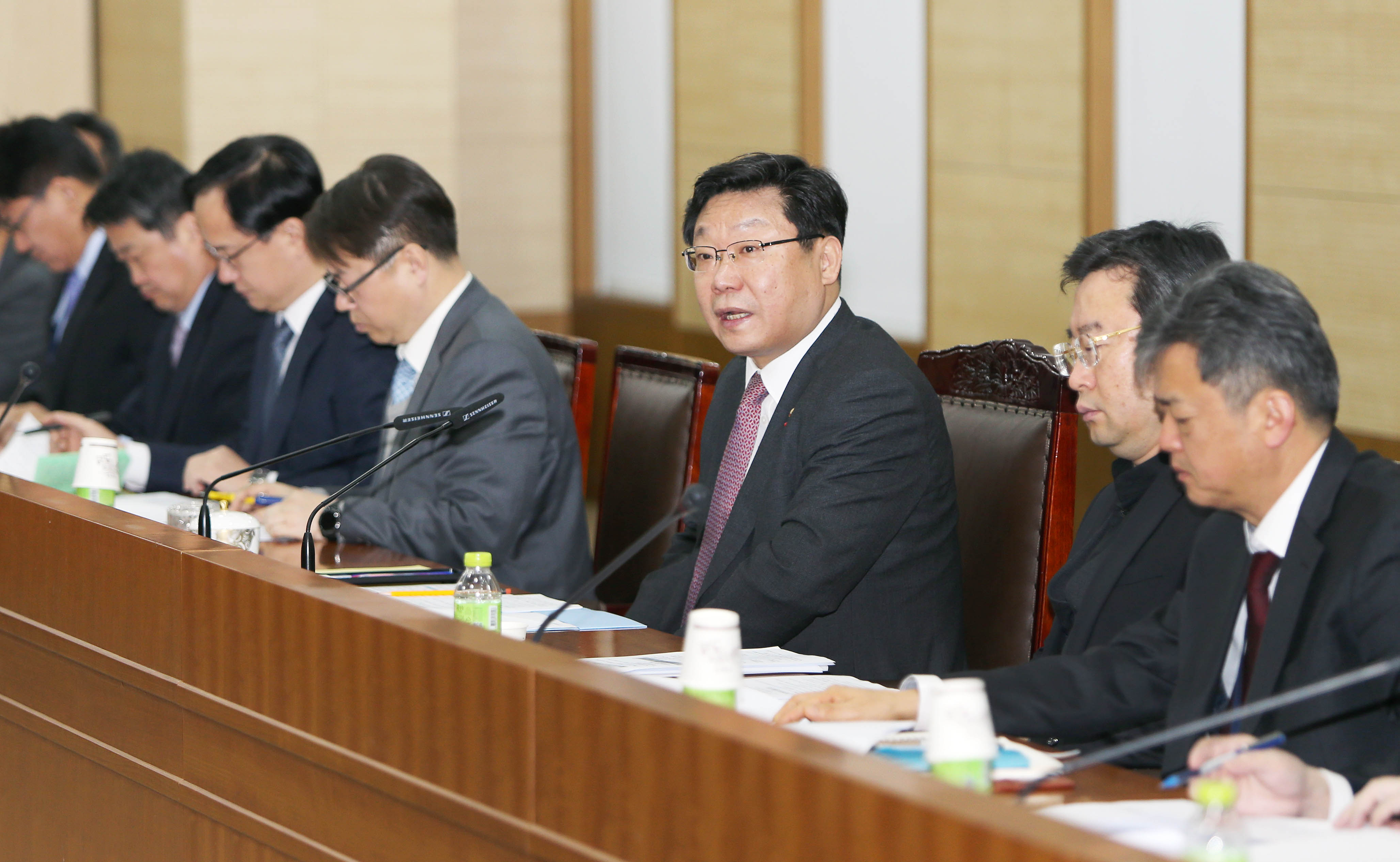 제8차 산업부 확대간부회의 및 우수부서 시상식 1