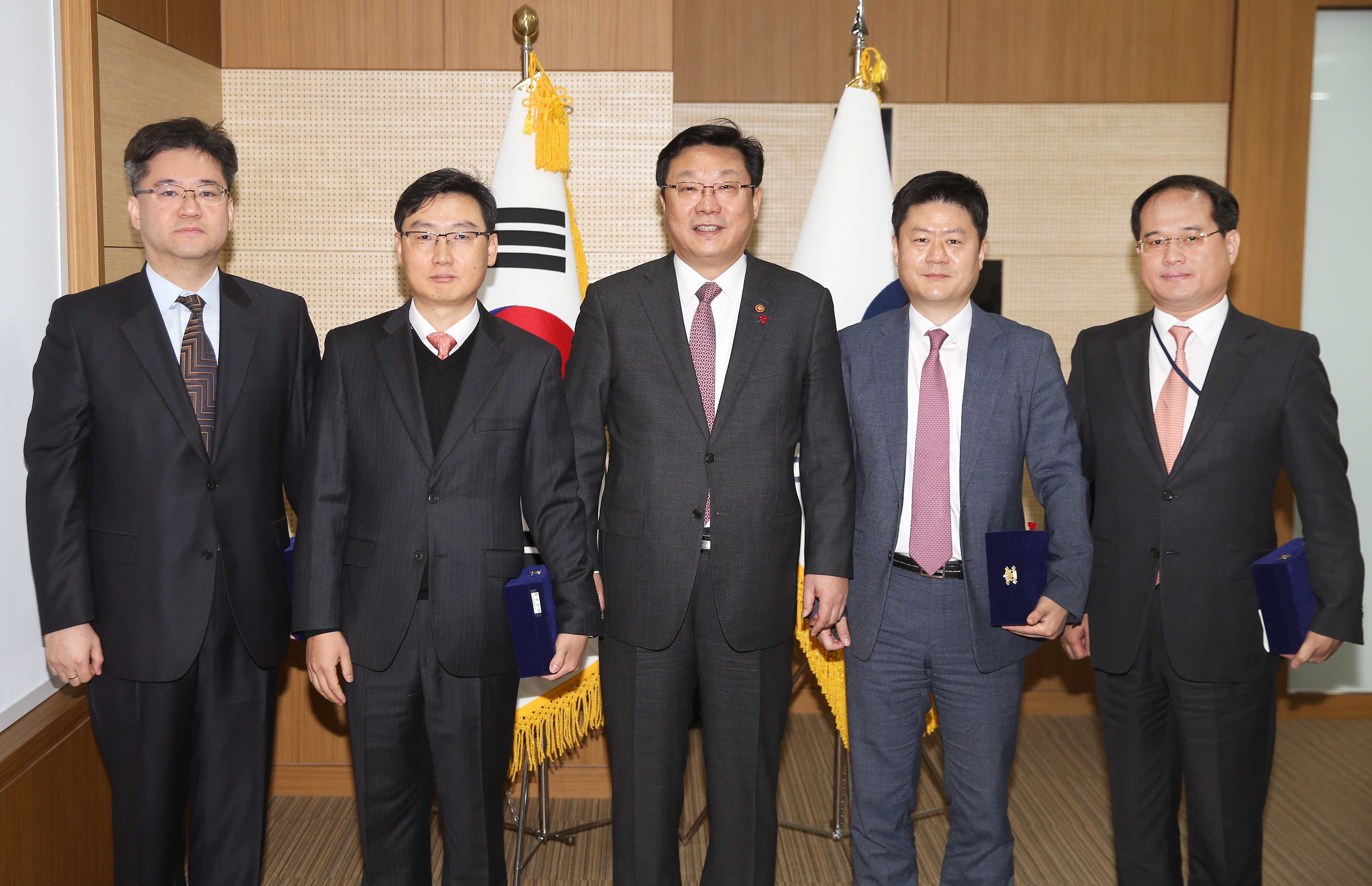 제8차 산업부 확대간부회의 및 우수부서 시상식 5