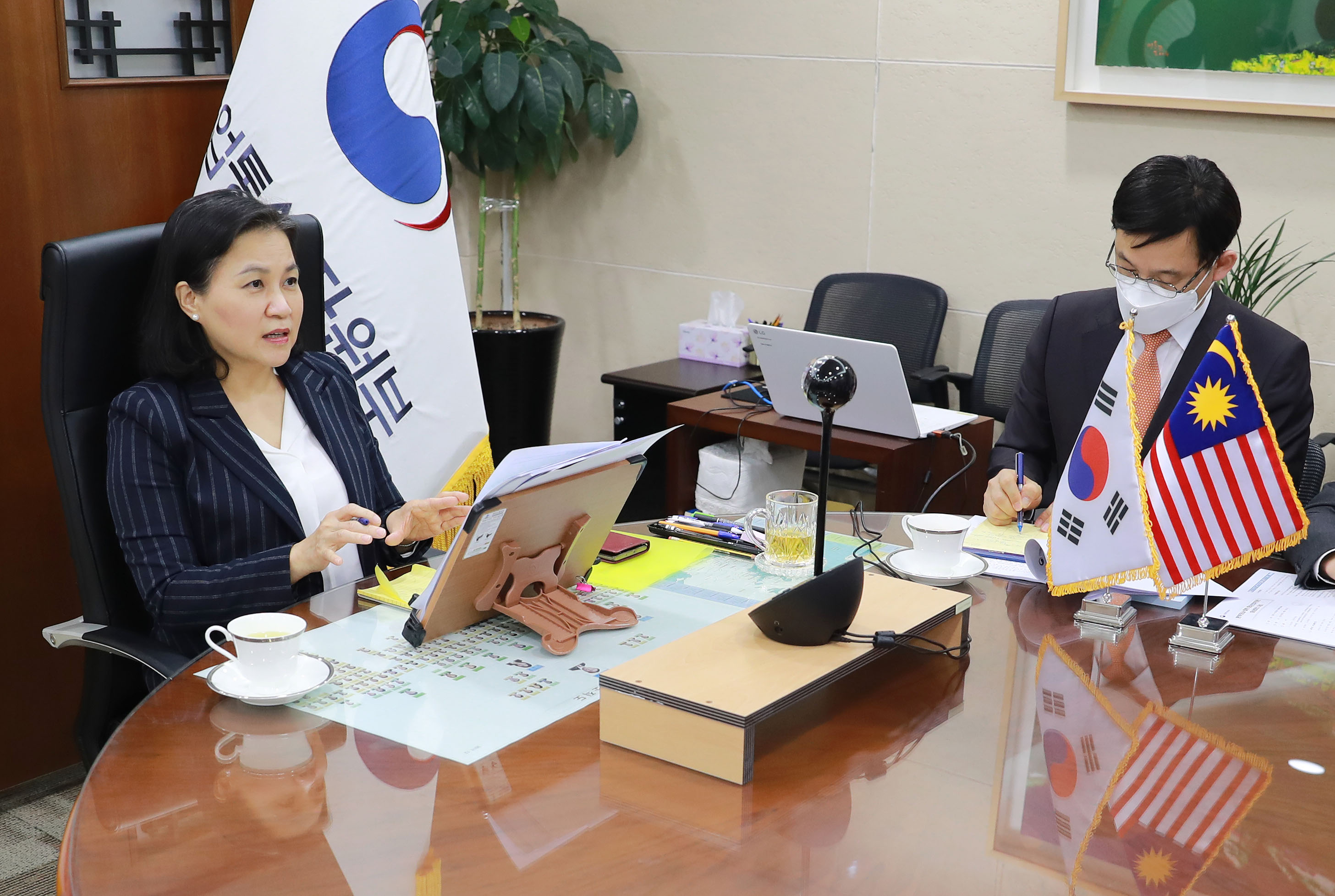 말레이시아 통상산업부 장관 화상회의 3
