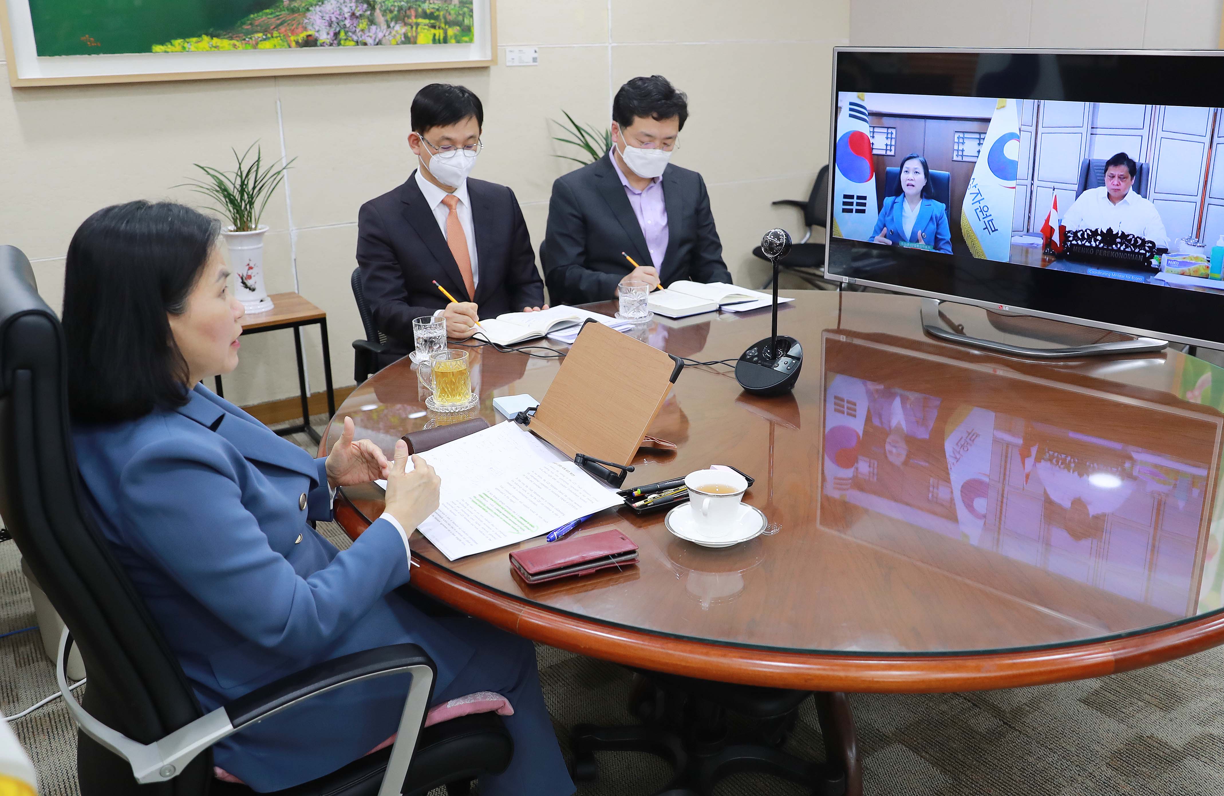 인도네시아 경제조정부 장관 화상회의 5
