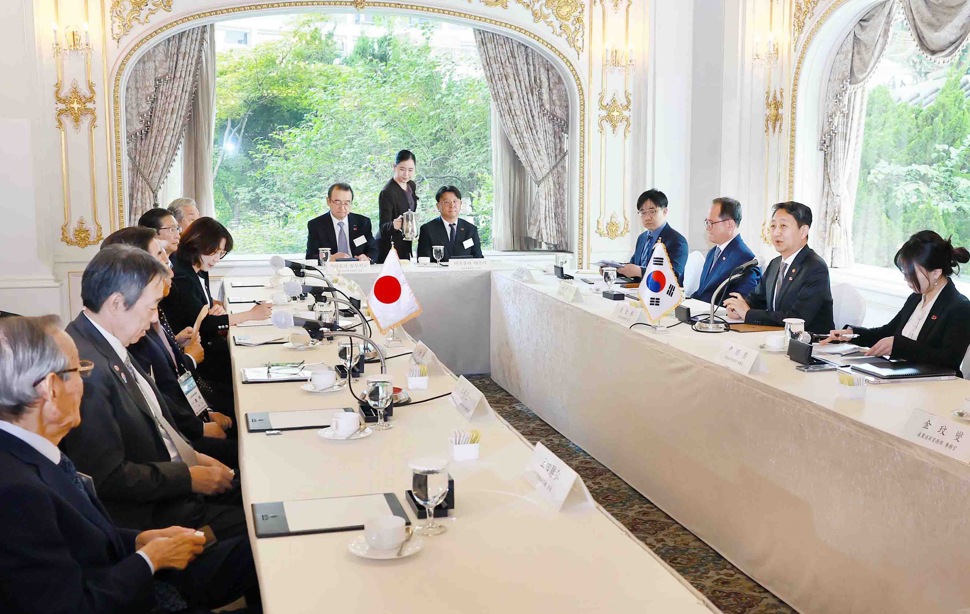 제57회 한일경제인회의 계기 경제인 사전환담 5
