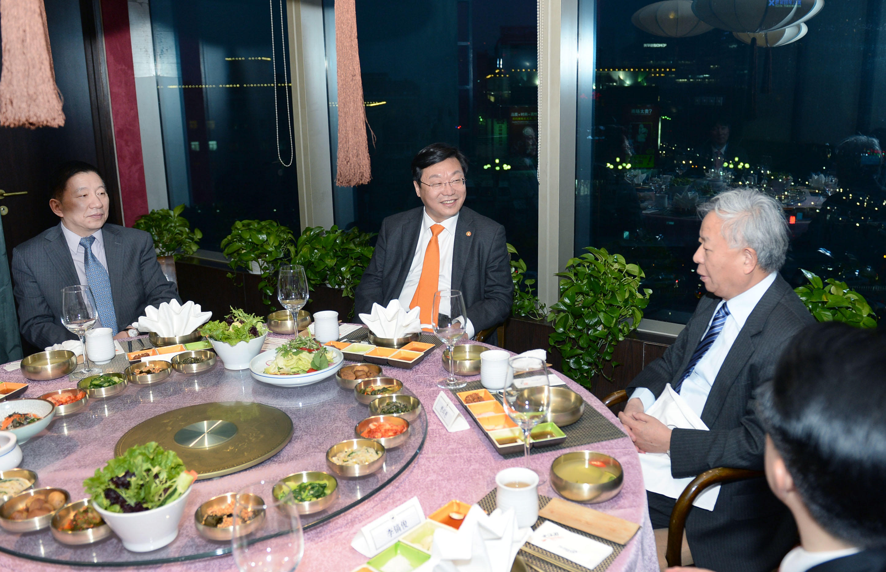 진뤼친 AIIB 총재 면담 4