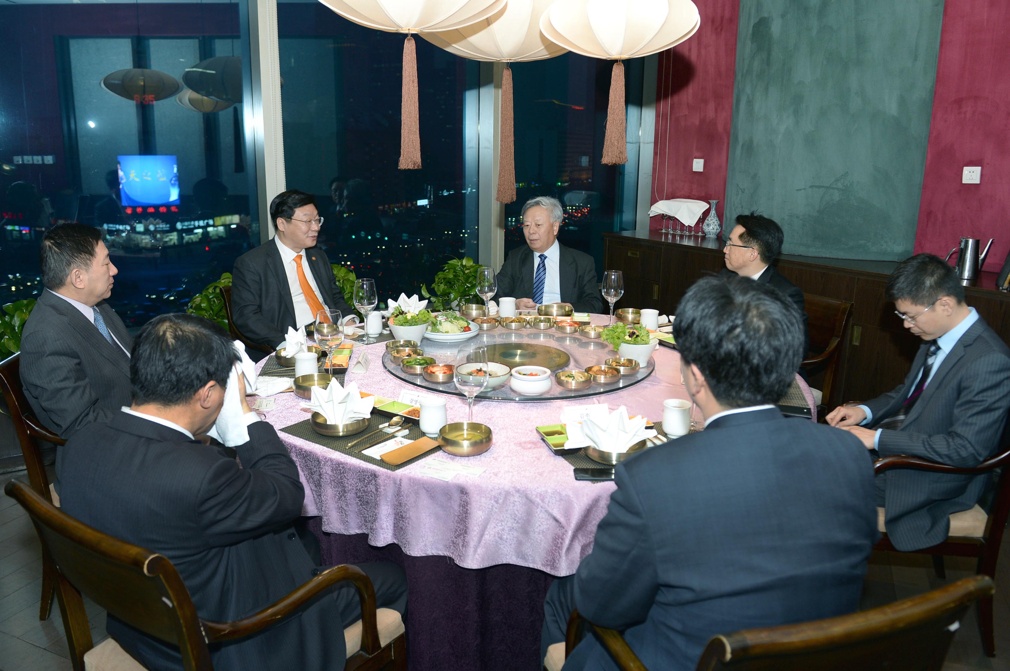 진뤼친 AIIB 총재 면담 3