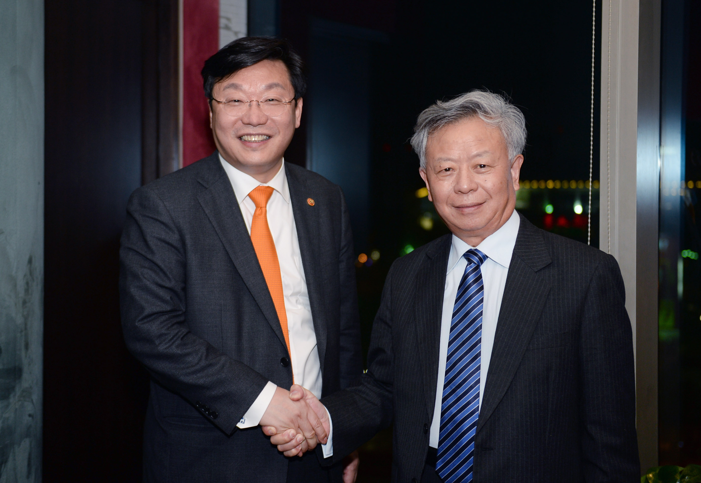 진뤼친 AIIB 총재 면담 1