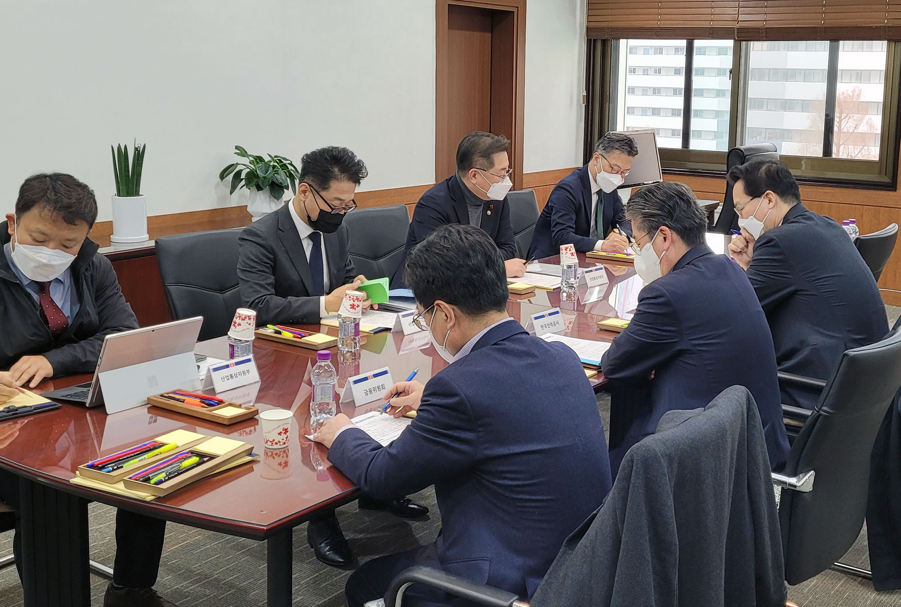 한전 재무위기 대책 회의 3