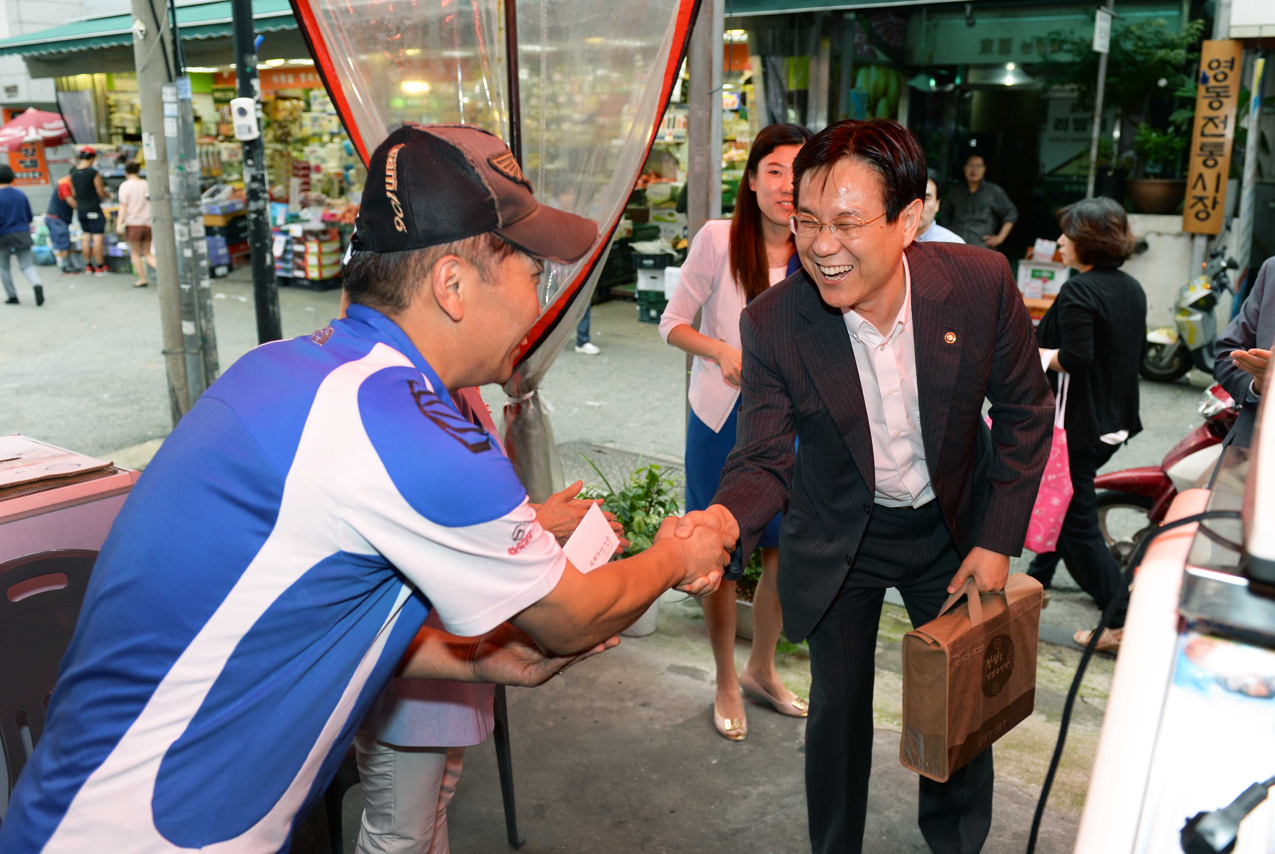 추석 명절을 맞아 전통시장인 강남 영동시장 방문 2