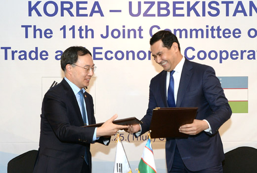 제11차 한-우즈베키스탄 무역경제공동위원회 합의의사록 서명식 1