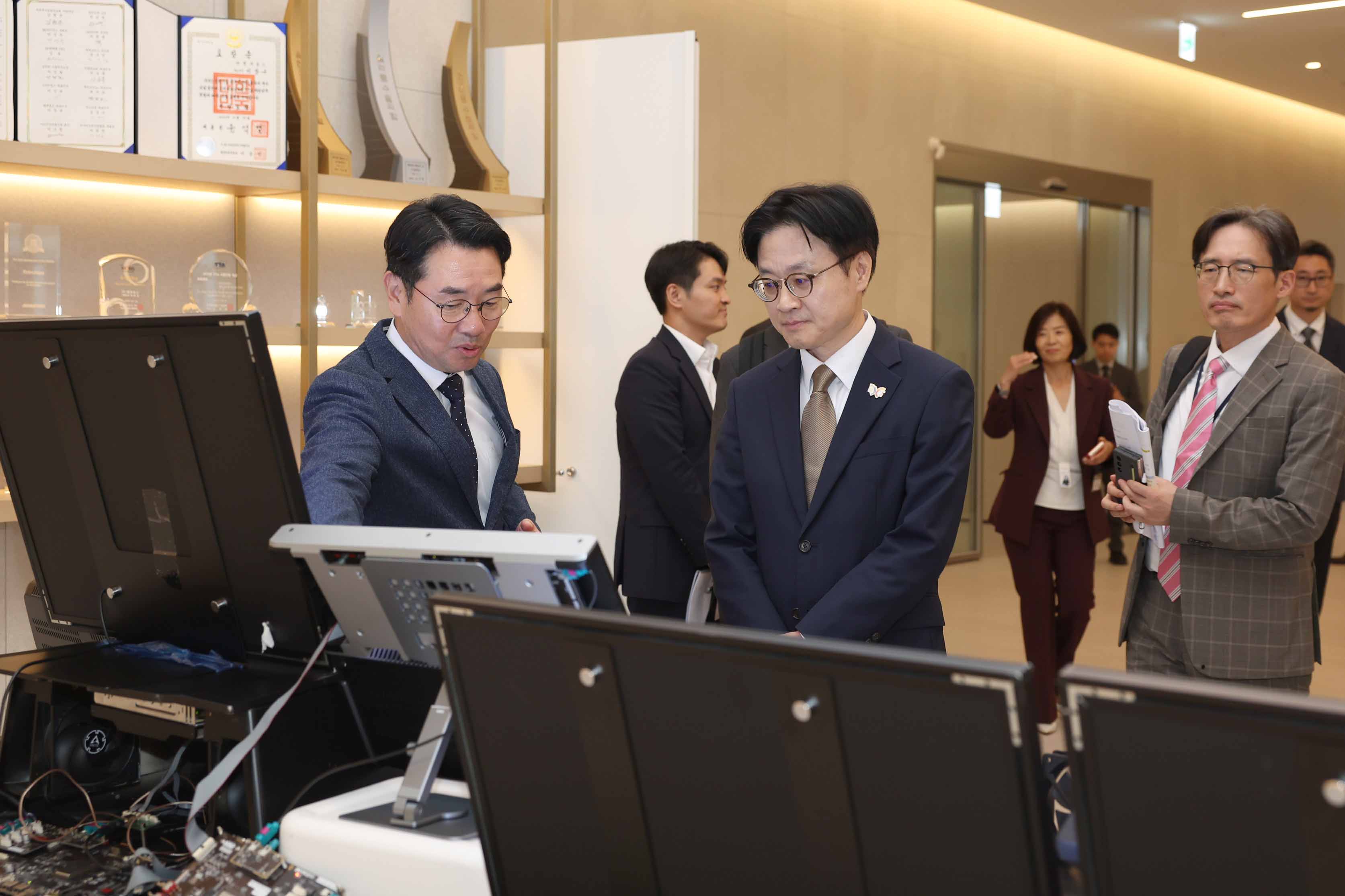 차량용 반도체 팹리스 기업인 텔레칩스 현장방문 2