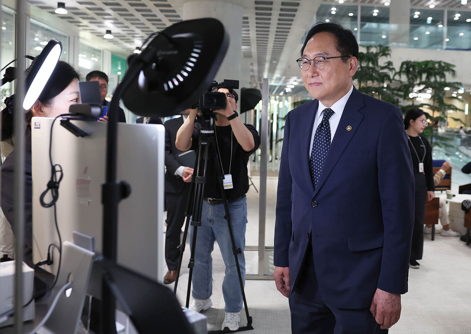 K-뷰티, 화장품 수출기업 아모레퍼시픽 방문 3