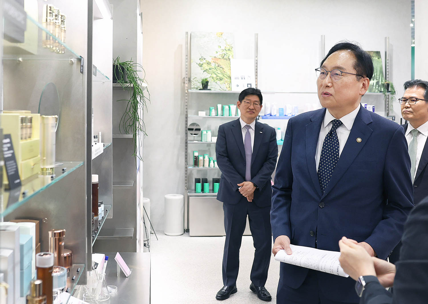 K-뷰티, 화장품 수출기업 아모레퍼시픽 방문 1