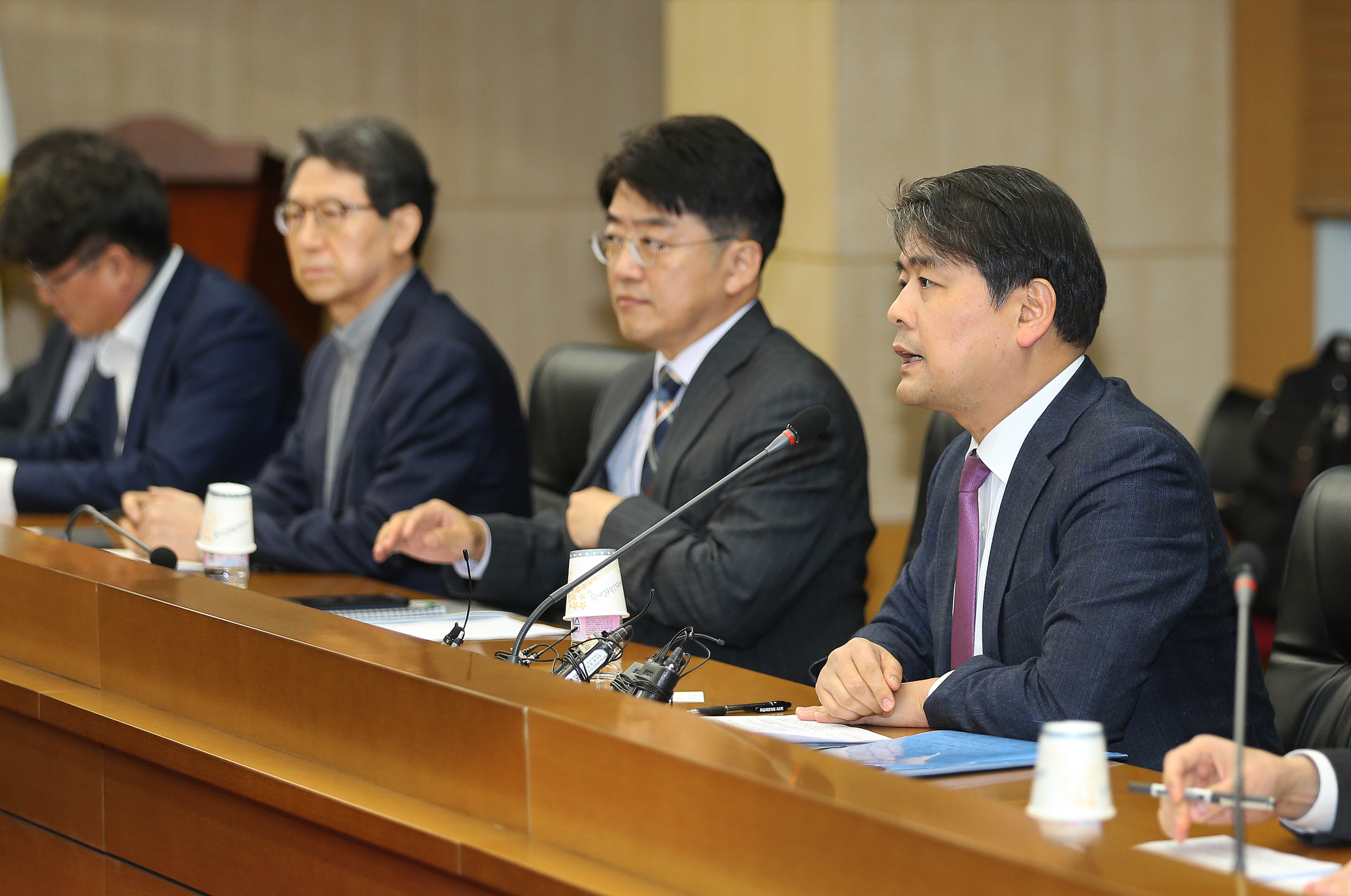 최근 중동정세와 관련하여 석유·가스 수급 및 가격동향 점검회의 3