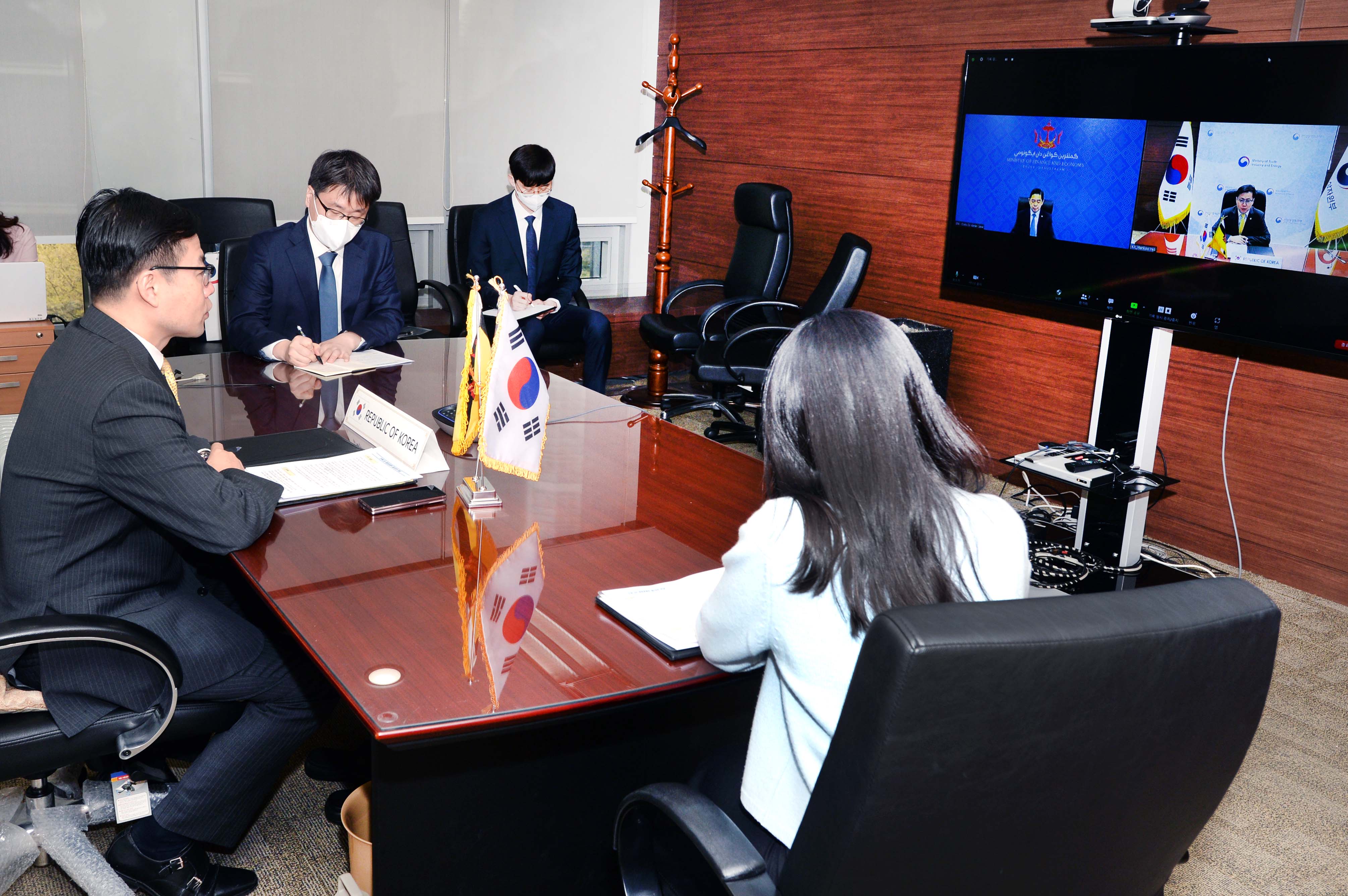 브루나이 재정경제부 제2장관 화상회담 5