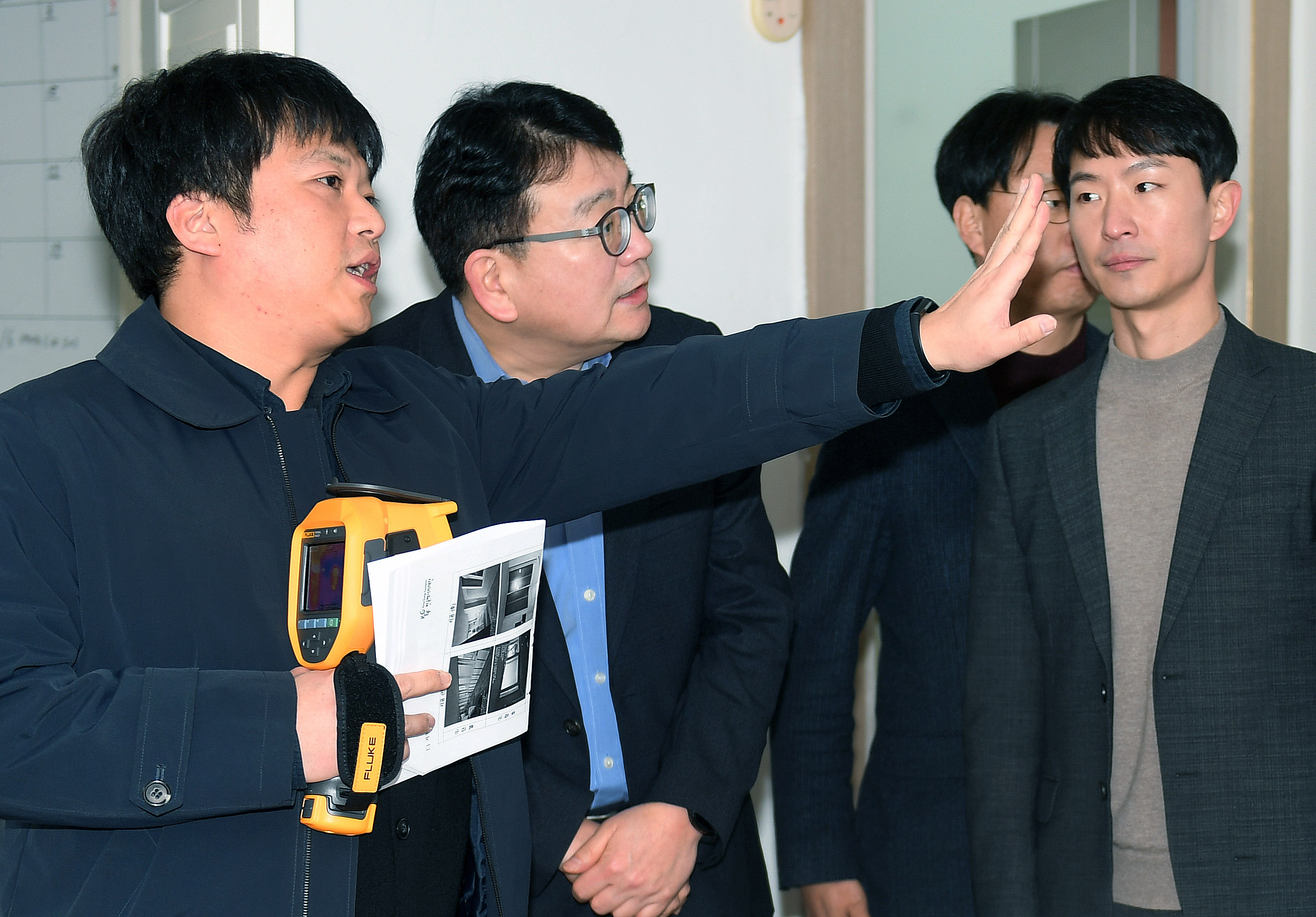 설 명절을 맞아 저소득층에너지효율개선사업 지원 현장 방문 1